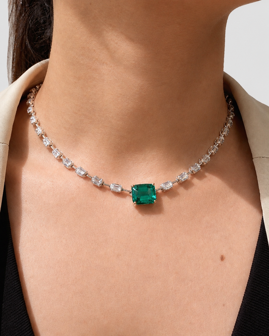 BALANCE EMERALD NECKLACE