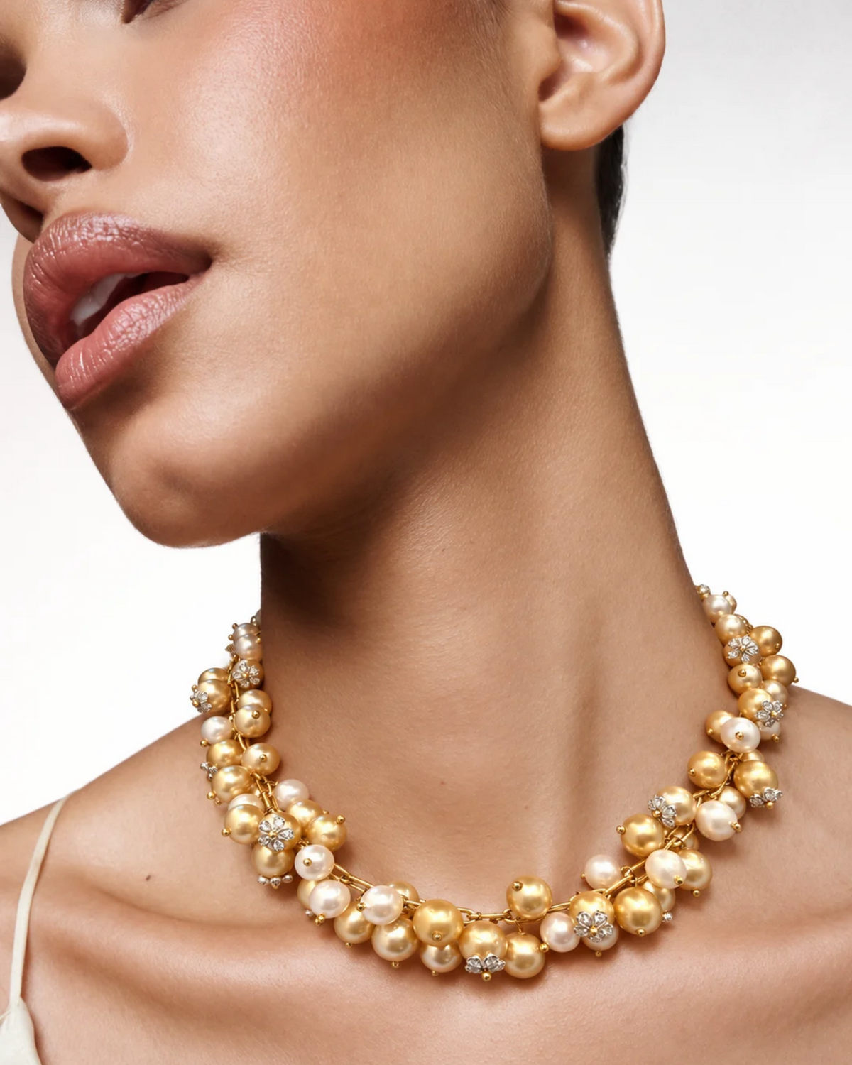 WHITE PEARL AND GOLD PEARL BALL NECKLACE